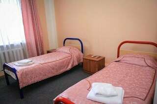 Гостевой дом Магнолия Туапсе Двухместный номер с двуспальной кроватью и дополнительной кроватью-1